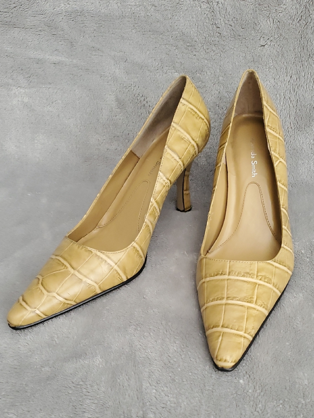 AMANDA SMITH Rio Camel All Leather Croc-Embossed Pointed Toe Pumps SIZE: 5½M